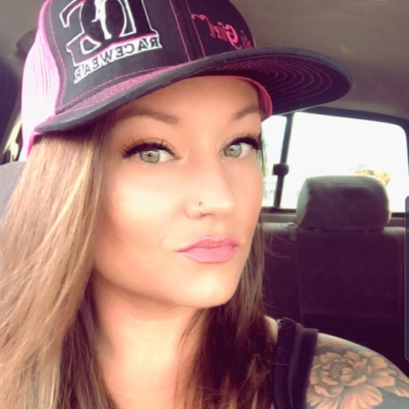 Meet your Posher, Tiffany - Picture 3 of 3